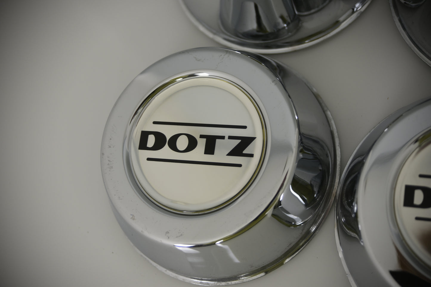 Radnabenkappe / Nabenkappe / 15 Zoll / Lada Niva Taiga 4x4 Dotz Pharao Felge / Silber Verchromt