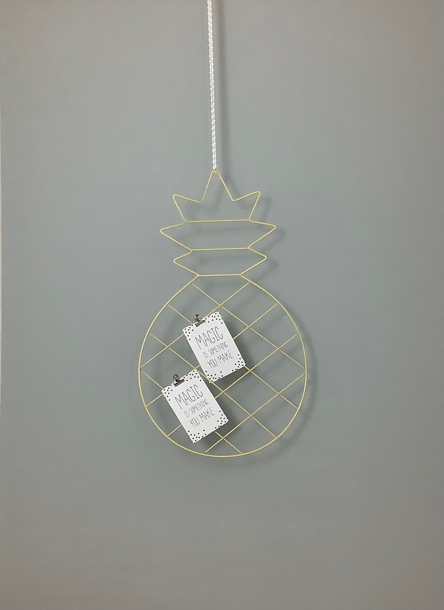 Wandgitter hell gelb / Memoboard Ananas / Metall / Drahtgestell / Fotowand / Organizer